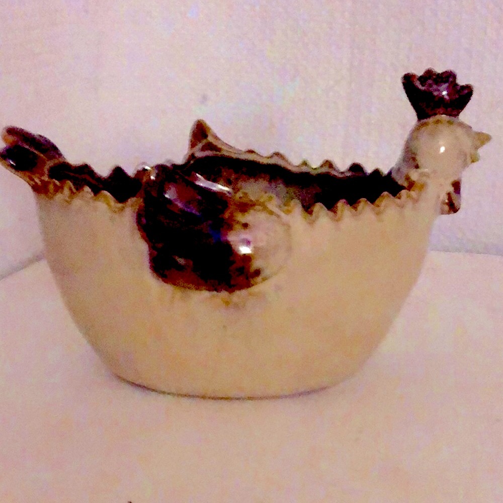 Pottery chicken-roster bowl